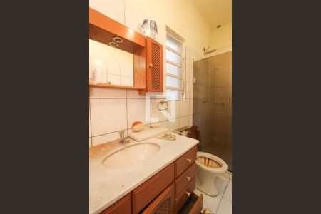 Banheiros de casa à venda com 2 quartos, 120m² em Floresta, Porto Alegre
