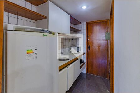 Cozinha de apartamento para alugar com 1 quarto, 36m² em Vitoria, Salvador