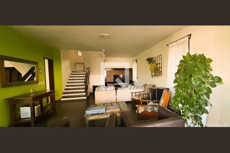 Sala de Estar de casa de condomínio para alugar com 6 quartos, 335m² em Jardim Três Marias, Guarujá