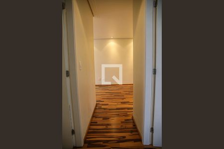 Corredor de apartamento para alugar com 2 quartos, 70m² em Santa Paula, São Caetano do Sul