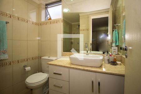 Banheiro de apartamento à venda com 1 quarto, 47m² em Camaquã, Porto Alegre