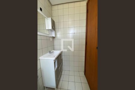 Banheiro de kitnet/studio para alugar com 1 quarto, 28m² em Centro, São Leopoldo