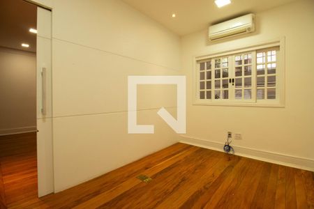 Sala 2 de casa para alugar com 3 quartos, 203m² em Vila Mariana, São Paulo