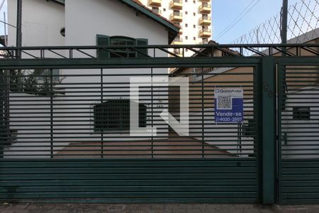 Casa à venda com 146m², 3 quartos e 2 vagas Casa à venda com 146m², 3 quartos e 2 vagasFachada