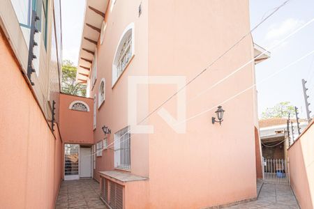 Casa para alugar com 300m², 3 quartos e 4 vagas Casa para alugar com 300m², 3 quartos e 4 vagasCorredor