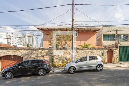 Casa para alugar com 300m², 3 quartos e 4 vagas Casa para alugar com 300m², 3 quartos e 4 vagasFachada