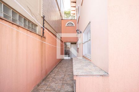 Casa para alugar com 300m², 3 quartos e 4 vagas Casa para alugar com 300m², 3 quartos e 4 vagasCorredor