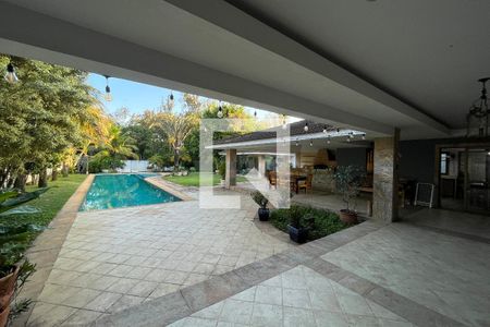 Casa à venda com 769m², 5 quartos e 4 vagas Casa à venda com 769m², 5 quartos e 4 vagasPiscina