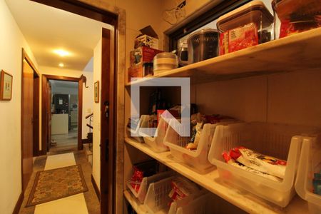 Casa à venda com 769m², 5 quartos e 4 vagas Casa à venda com 769m², 5 quartos e 4 vagasDispensa