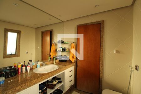 Casa à venda com 769m², 5 quartos e 4 vagas Casa à venda com 769m², 5 quartos e 4 vagasBanheiro - Suíte 3