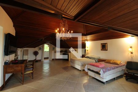 Casa à venda com 769m², 5 quartos e 4 vagas Casa à venda com 769m², 5 quartos e 4 vagasSotão