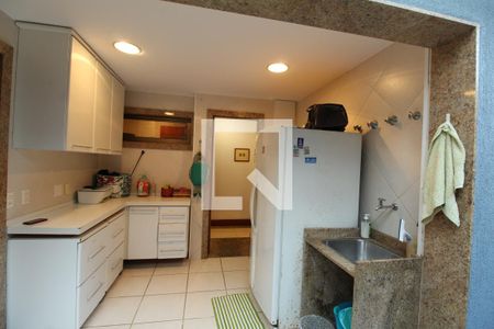 Casa à venda com 769m², 5 quartos e 4 vagas Casa à venda com 769m², 5 quartos e 4 vagasÁrea de Serviço