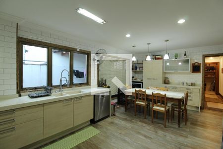 Casa à venda com 769m², 5 quartos e 4 vagas Casa à venda com 769m², 5 quartos e 4 vagasCozinha