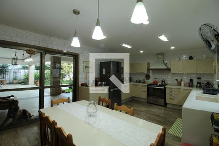 Casa à venda com 769m², 5 quartos e 4 vagas Casa à venda com 769m², 5 quartos e 4 vagasCozinha