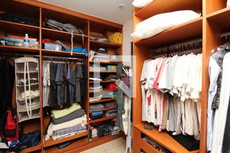 Casa à venda com 769m², 5 quartos e 4 vagas Casa à venda com 769m², 5 quartos e 4 vagasCloset - Suíte 3