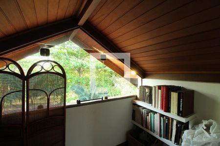 Casa à venda com 769m², 5 quartos e 4 vagas Casa à venda com 769m², 5 quartos e 4 vagasSotão