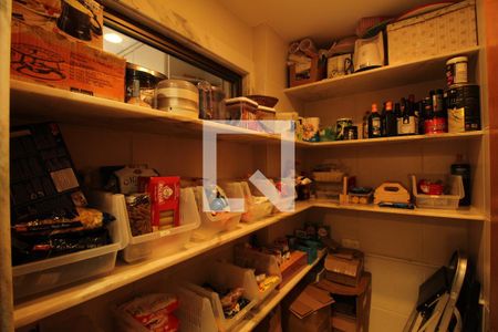 Casa à venda com 769m², 5 quartos e 4 vagas Casa à venda com 769m², 5 quartos e 4 vagasDispensa