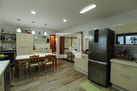 Casa à venda com 769m², 5 quartos e 4 vagas Casa à venda com 769m², 5 quartos e 4 vagasCozinha