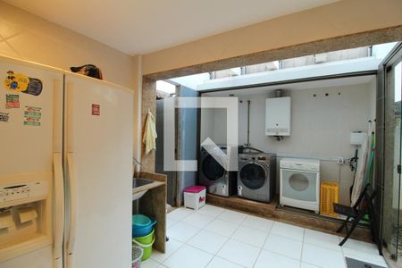 Casa à venda com 769m², 5 quartos e 4 vagas Casa à venda com 769m², 5 quartos e 4 vagasÁrea de Serviço