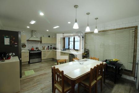 Casa à venda com 769m², 5 quartos e 4 vagas Casa à venda com 769m², 5 quartos e 4 vagasCozinha