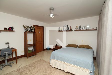 Casa à venda com 769m², 5 quartos e 4 vagas Casa à venda com 769m², 5 quartos e 4 vagasSuíte 2