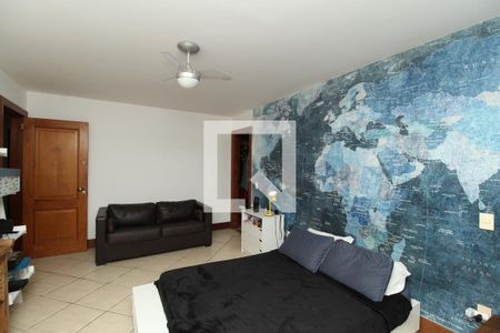 Casa à venda com 769m², 5 quartos e 4 vagas Casa à venda com 769m², 5 quartos e 4 vagasSuíte 3