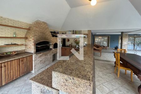 Casa à venda com 769m², 5 quartos e 4 vagas Casa à venda com 769m², 5 quartos e 4 vagasEspaço Gourmet