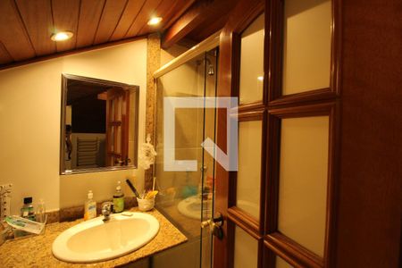 Casa à venda com 769m², 5 quartos e 4 vagas Casa à venda com 769m², 5 quartos e 4 vagasBanheiro - Sotão