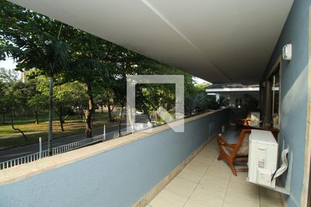 Casa à venda com 769m², 5 quartos e 4 vagas Casa à venda com 769m², 5 quartos e 4 vagasVaranda - Suíte 2 e 3