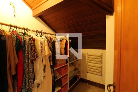 Casa à venda com 769m², 5 quartos e 4 vagas Casa à venda com 769m², 5 quartos e 4 vagasSotão