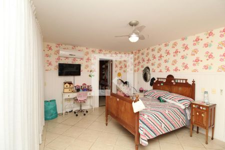 Casa à venda com 769m², 5 quartos e 4 vagas Casa à venda com 769m², 5 quartos e 4 vagasSuíte 4