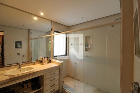 Casa à venda com 769m², 5 quartos e 4 vagas Casa à venda com 769m², 5 quartos e 4 vagasBanheiro - Suíte 2