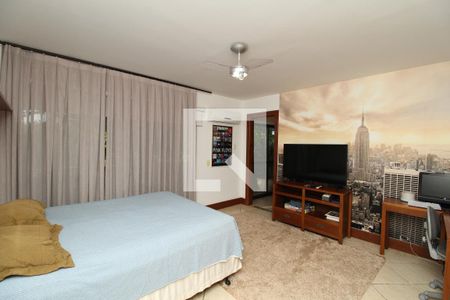 Casa à venda com 769m², 5 quartos e 4 vagas Casa à venda com 769m², 5 quartos e 4 vagasSuíte 2