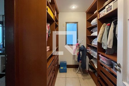 Casa à venda com 769m², 5 quartos e 4 vagas Casa à venda com 769m², 5 quartos e 4 vagasCloset - Suíte 4