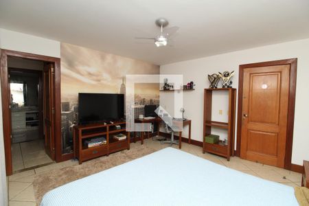 Casa à venda com 769m², 5 quartos e 4 vagas Casa à venda com 769m², 5 quartos e 4 vagasSuíte 2