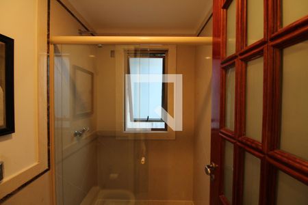 Casa à venda com 769m², 5 quartos e 4 vagas Casa à venda com 769m², 5 quartos e 4 vagasBanheiro Social