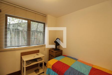 Casa à venda com 769m², 5 quartos e 4 vagas Casa à venda com 769m², 5 quartos e 4 vagasQuarto de Serviço