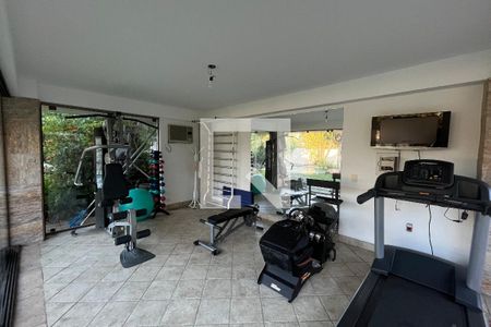 Casa à venda com 769m², 5 quartos e 4 vagas Casa à venda com 769m², 5 quartos e 4 vagasAcademia