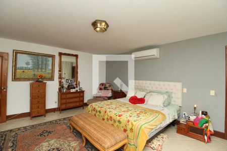 Casa à venda com 769m², 5 quartos e 4 vagas Casa à venda com 769m², 5 quartos e 4 vagasSuíte 1