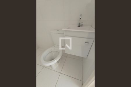 Banheiro de apartamento para alugar com 1 quarto, 31m² em Vila Guilhermina, São Paulo