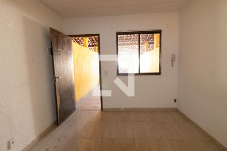 Sala de casa de condomínio para alugar com 2 quartos, 70m² em  Chácaras, Duque de Caxias