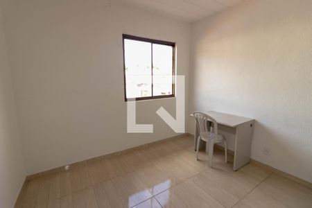 Quarto de casa de condomínio para alugar com 2 quartos, 70m² em  Chácaras, Duque de Caxias