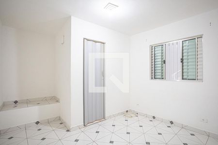 Quarto de casa para alugar com 1 quarto, 50m² em Vila Ema, Carapicuíba