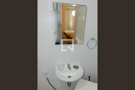 Banheiro de kitnet/studio para alugar com 1 quarto, 40m² em Copacabana, Rio de Janeiro