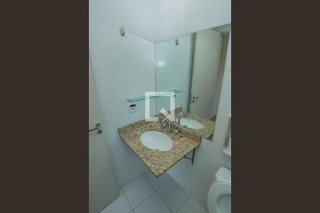 Banheiro da Suíte de apartamento para alugar com 2 quartos, 62m² em Jardim Carvalho, Porto Alegre