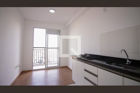 Sala e Cozinha de apartamento para alugar com 1 quarto, 31m² em Vila Tolstoi, São Paulo