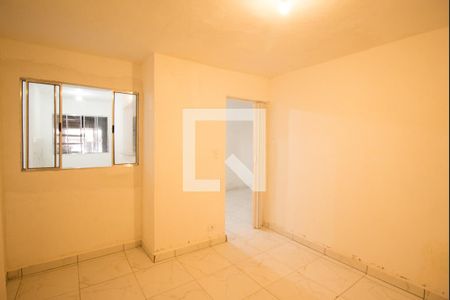 Quarto 2 de casa para alugar com 2 quartos, 52m² em Vila Carmosina, São Paulo