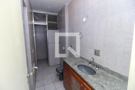Apartamento à venda com 360m², 4 quartos e 1 vaga Apartamento à venda com 360m², 4 quartos e 1 vagaBanheiro Social 2