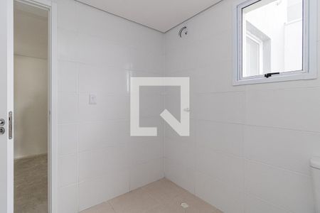 Banheiro de apartamento à venda com 1 quarto, 64m² em Protásio Alves, Porto Alegre