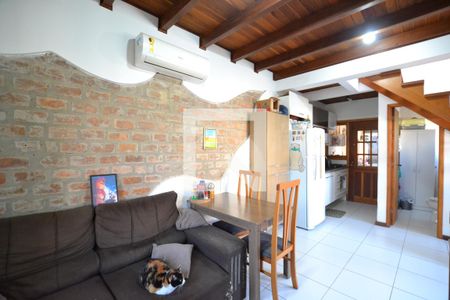 Sala de casa de condomínio à venda com 2 quartos, 80m² em Hípica, Porto Alegre